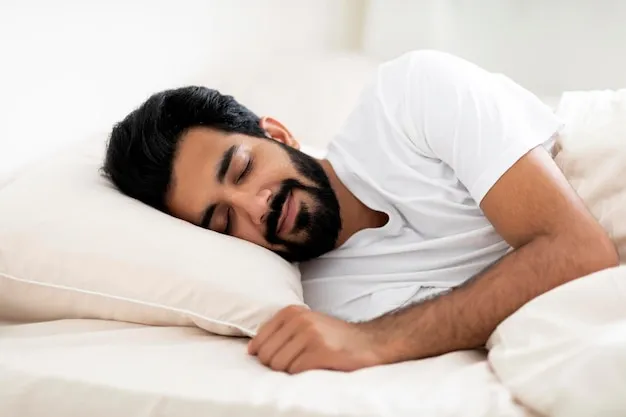 Smiling young indian man sleeping calmly in comfortable bed at home |  Premium Photo